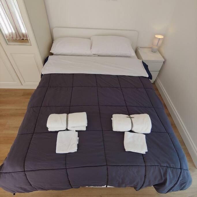 Self Contained, Double Bed Studio, Private Kitchen, Private Bath, Walking Distance To Harry Potter Watford  Exterior photo