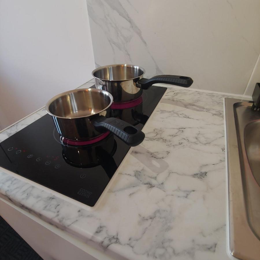 Self Contained, Double Bed Studio, Private Kitchen, Private Bath, Walking Distance To Harry Potter Watford  Exterior photo