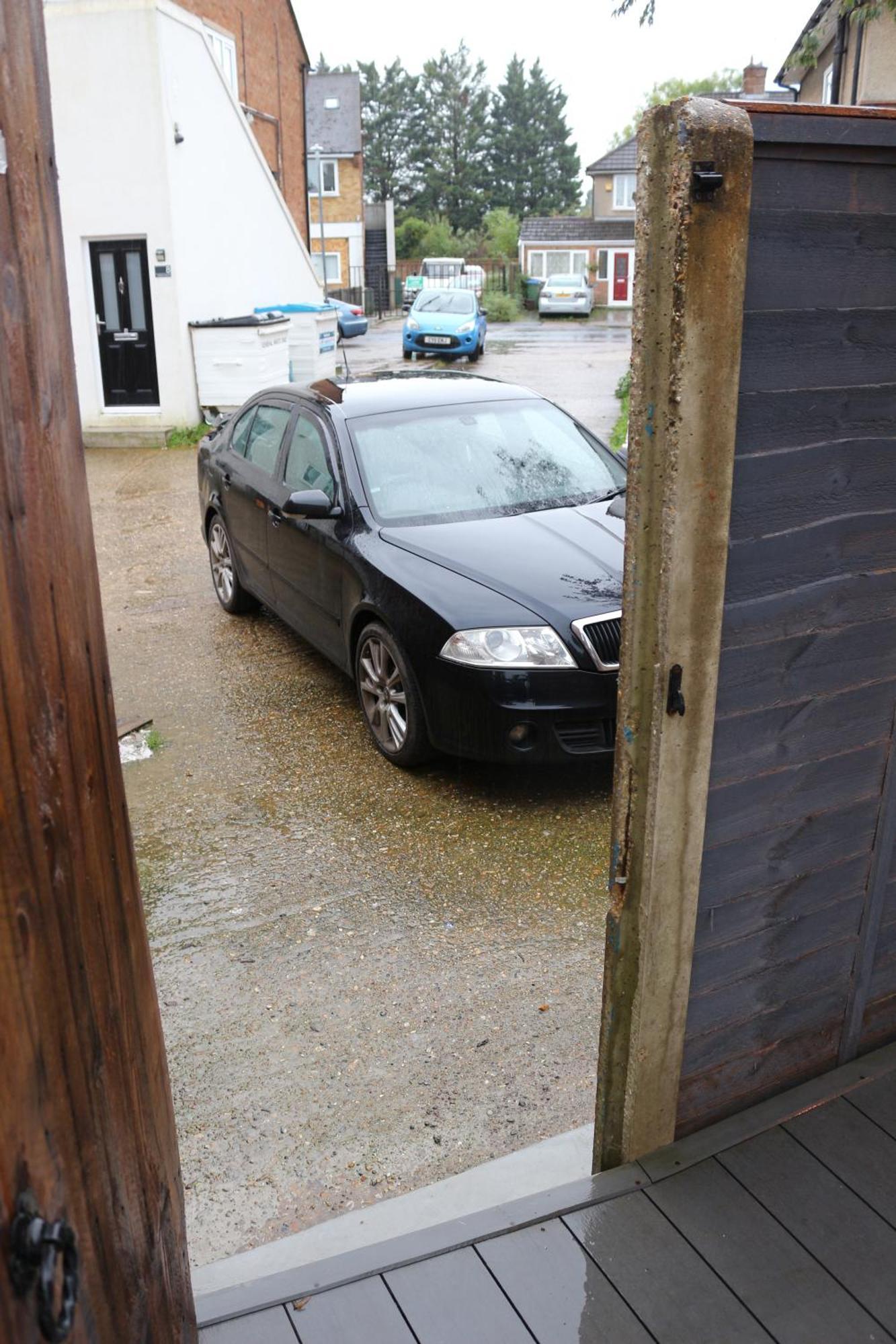 Self Contained, Double Bed Studio, Private Kitchen, Private Bath, Walking Distance To Harry Potter Watford  Exterior photo